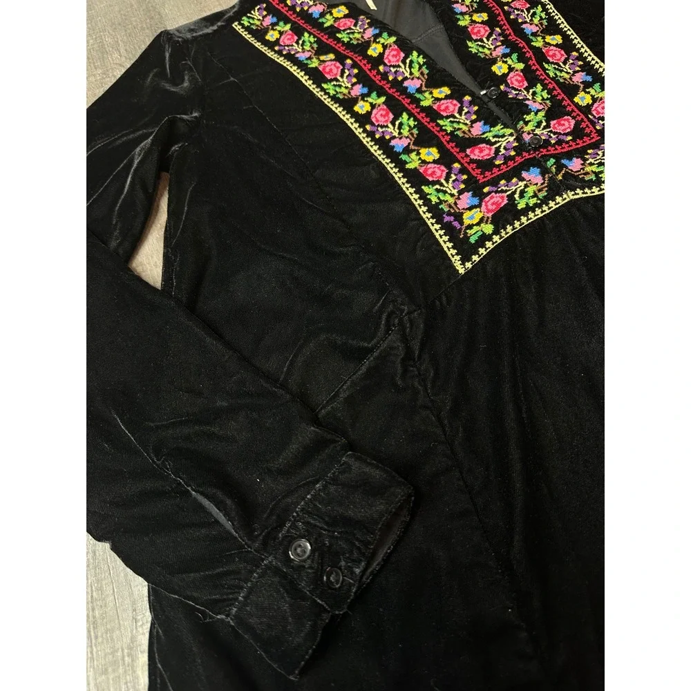 Free People Black Velvet Embroidered Floral Tunic Top V-Neck Long Sleeve Small